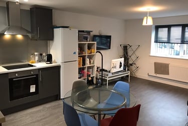 2 bed flat, Belgrave Lane, Mutley, Plymouth, PL47DA - Image 3